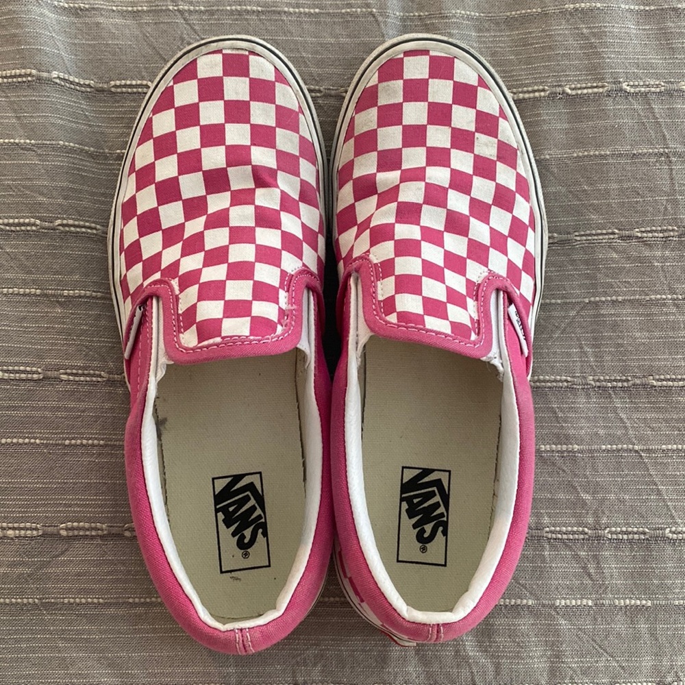 Vans pink and white check slides, juniors size 5.0 youth. Or women’s 5.0.